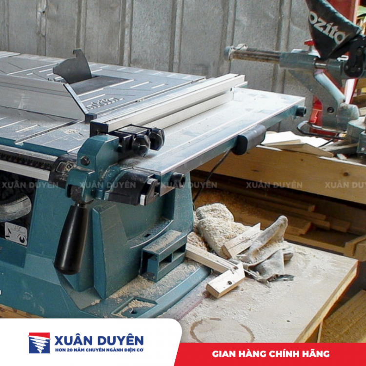Máy cưa bàn Makita MLT100