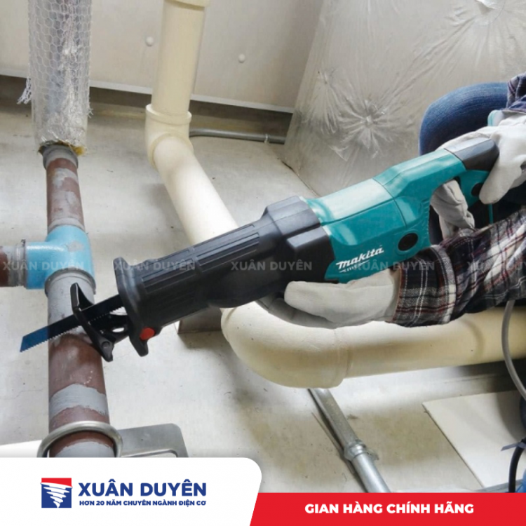Máy cưa kiếm Makita M4500B (1010W)