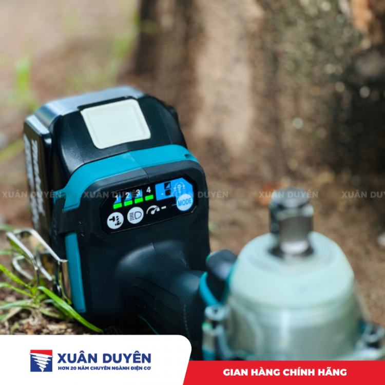 Máy siết bu lông dùng pin 18V Makita DTW300Z (Chưa kèm pin sạc)
