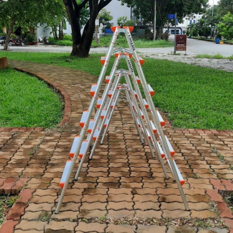 Thang nhôm chữ A bậc bằng 4 bậc Nakata TM205