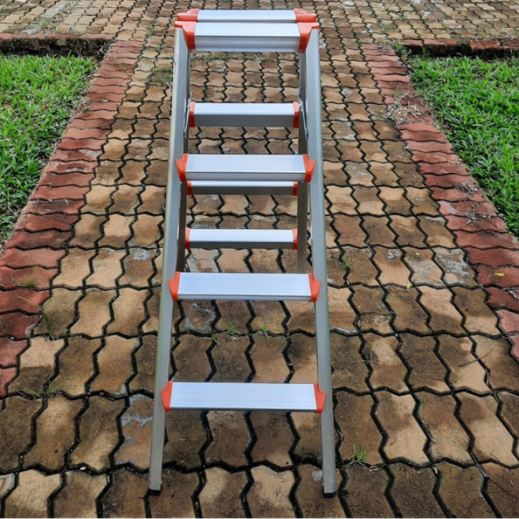 Thang nhôm chữ A bậc bằng 4 bậc Nakata TM205